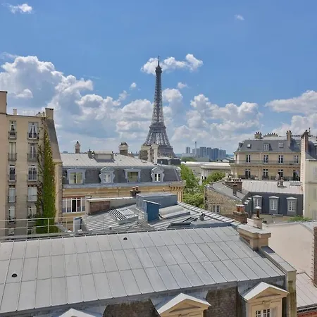 With A Panoramic View Of The Eiffel Tower Appartamento