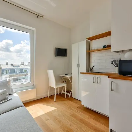 Apartment With A Panoramic View Of The Eiffel Tower